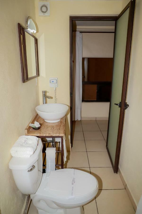 Hotel Ejecutivo Aeropuerto Alvaro Obregon ภายนอก รูปภาพ